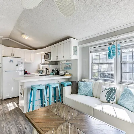 Walk To Beach Miramar Tropical Cabana With Deck!